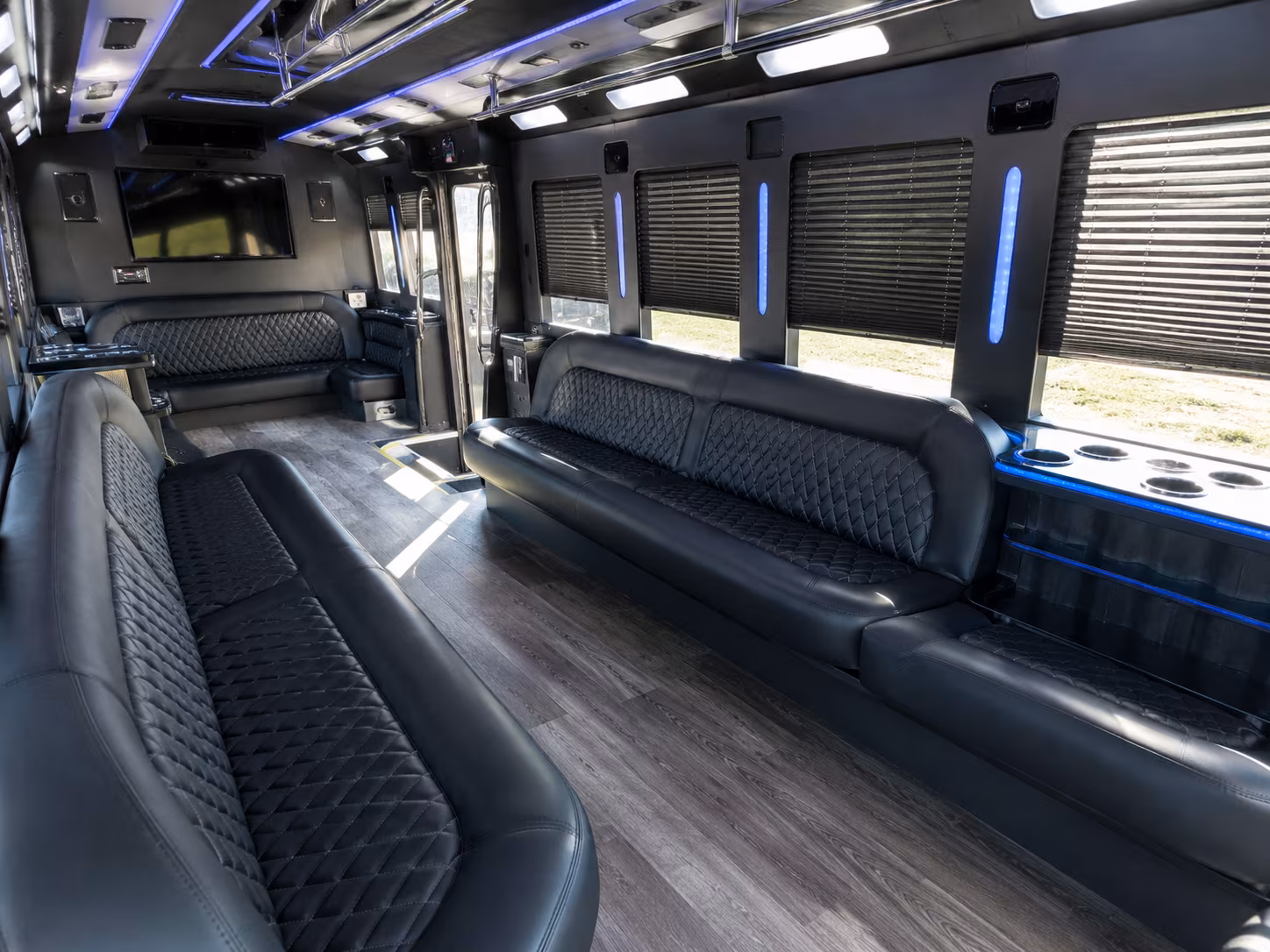 party buses and minibuses to hartford wolf pack and whale games